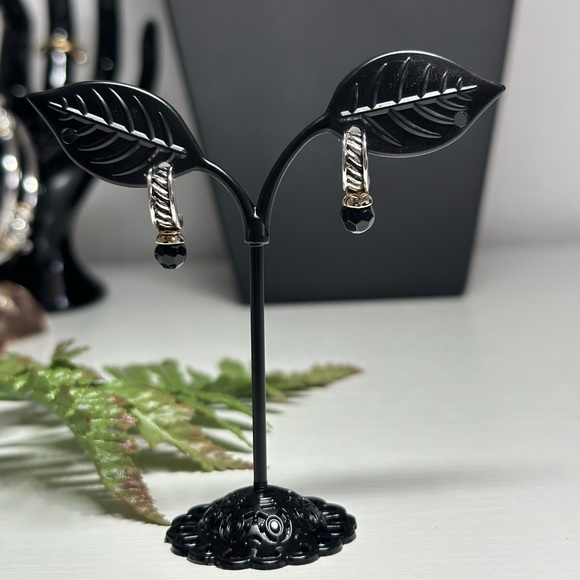 Cute Half-Moon Twisted Earrings - Picture 1 of 5